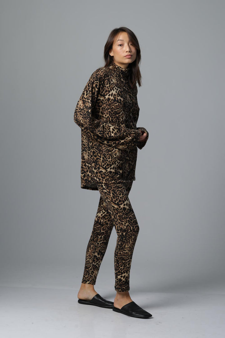 This Leopard Jogger