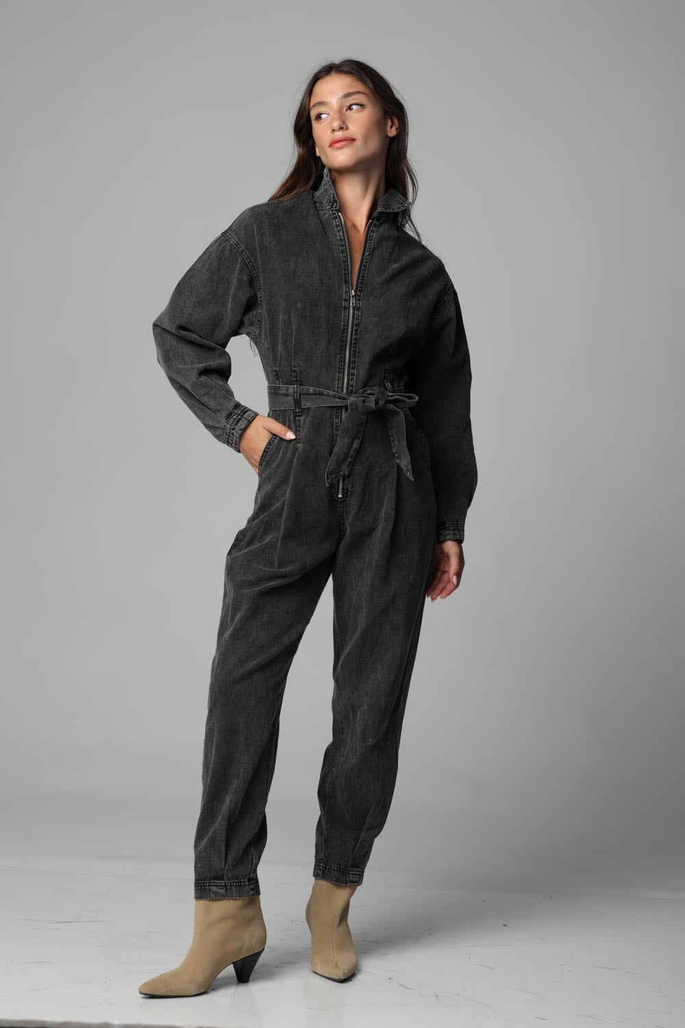 אוברול ג'ינס ארוך לנשים דגם Washed Black Denim Jumpsuit