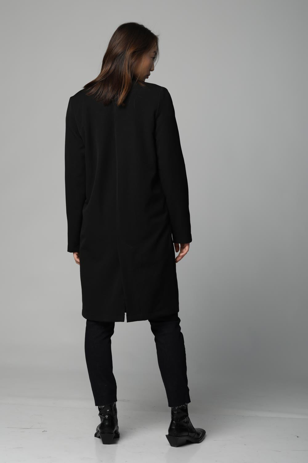 בלייזר ארוך לנשים Longie Black Blazer גב