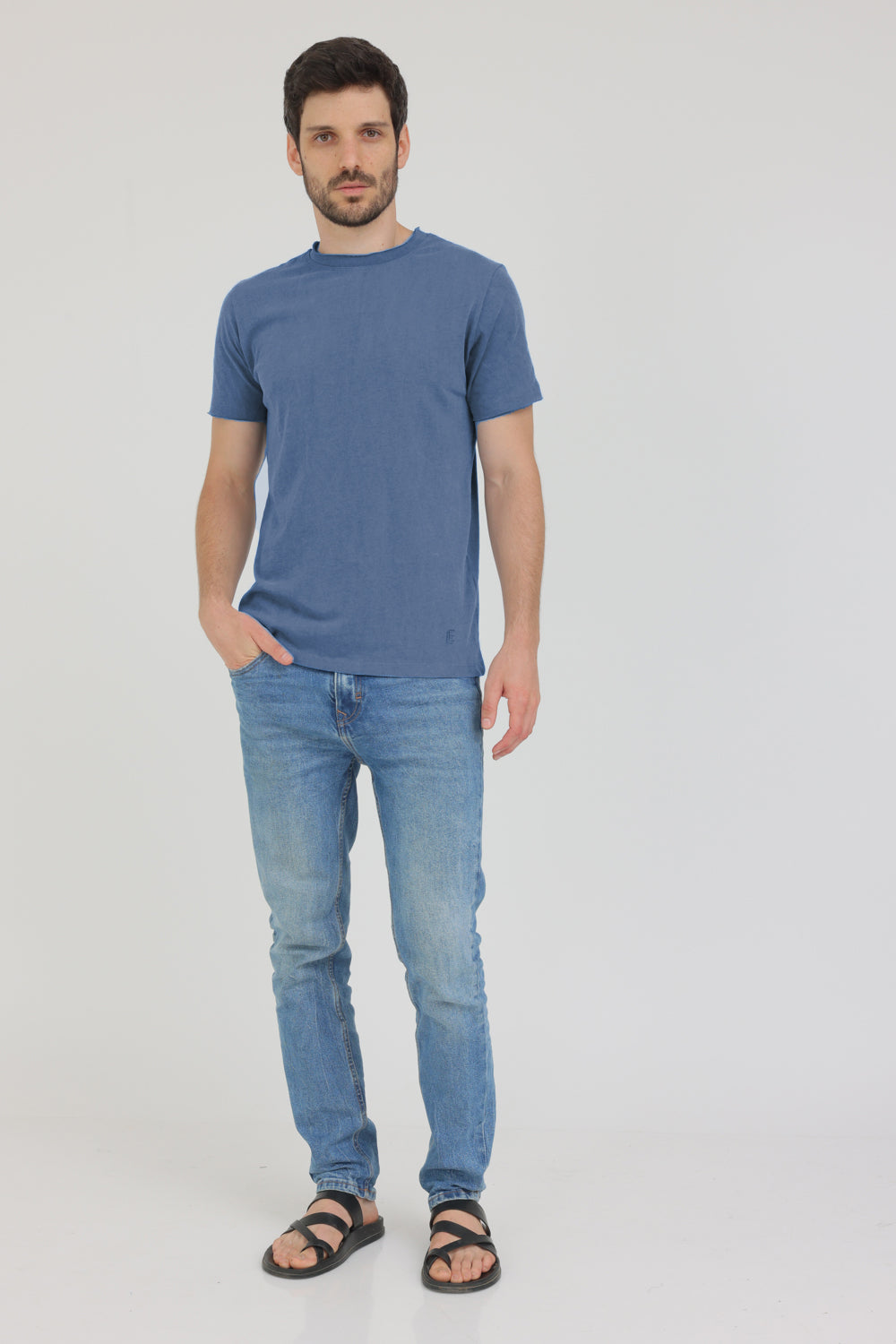חולצת טי שירט קצרה לגברים צבע כחול ג'ינס